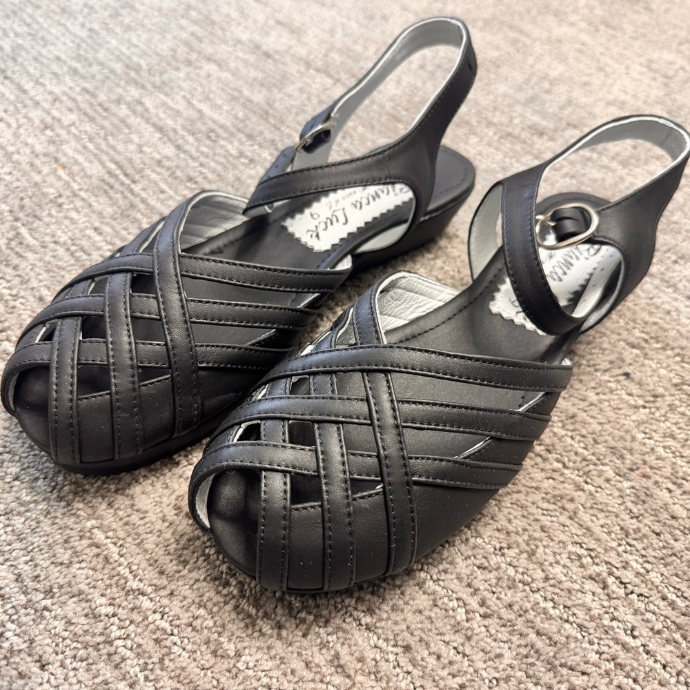 Bianca luck Golondrina wedge 1.5in size 9